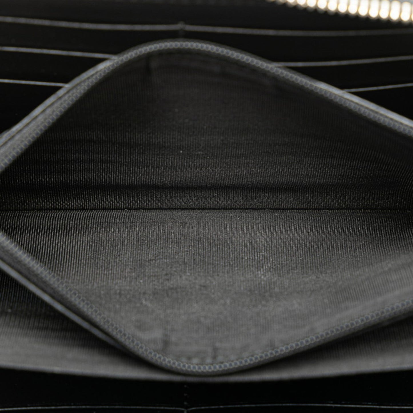 Gucci Black Leather Long Wallet (Bi-Fold) ()