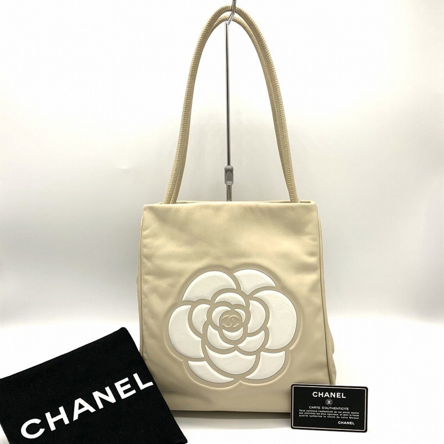 Chanel Beige Leather Shoulder Bag Tote Bag ()
