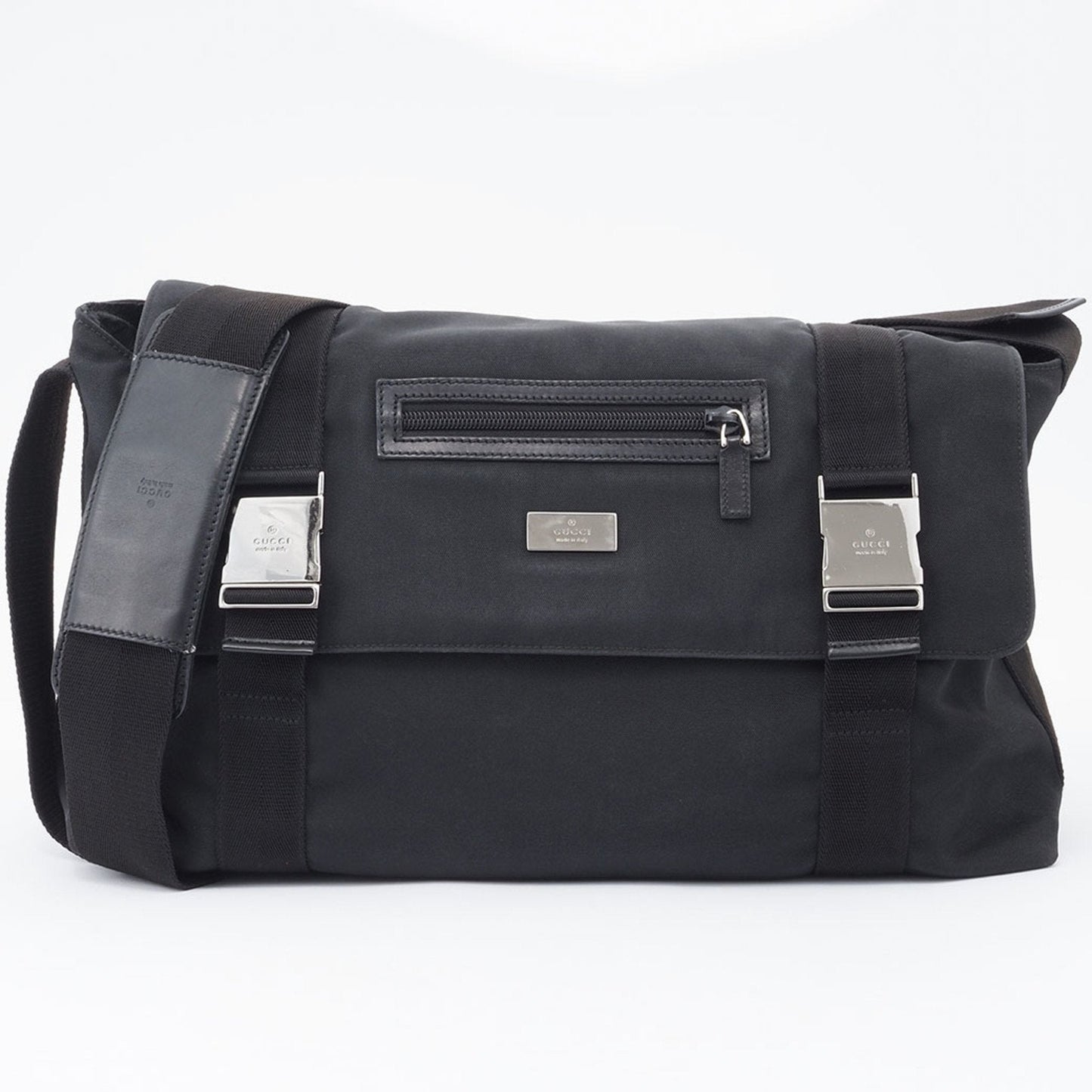 Gucci Black Nylon Messenger Bag Shoulder Bag ()