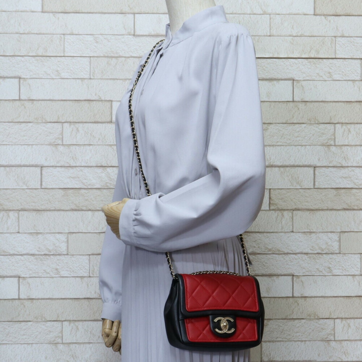 Chanel Black Red Color Leather Shoulder Bag ()