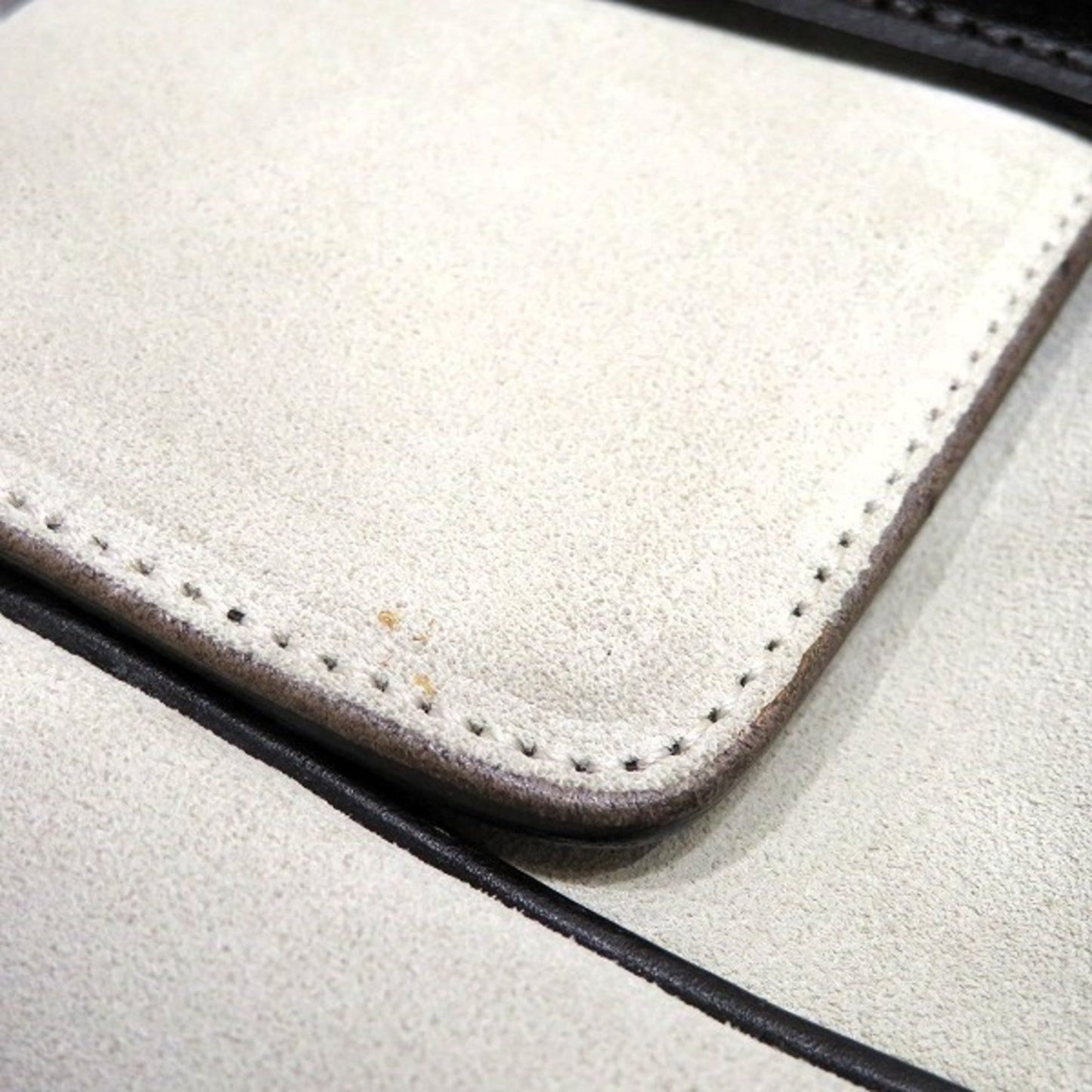 Gucci Ivory Suede Handbag ()