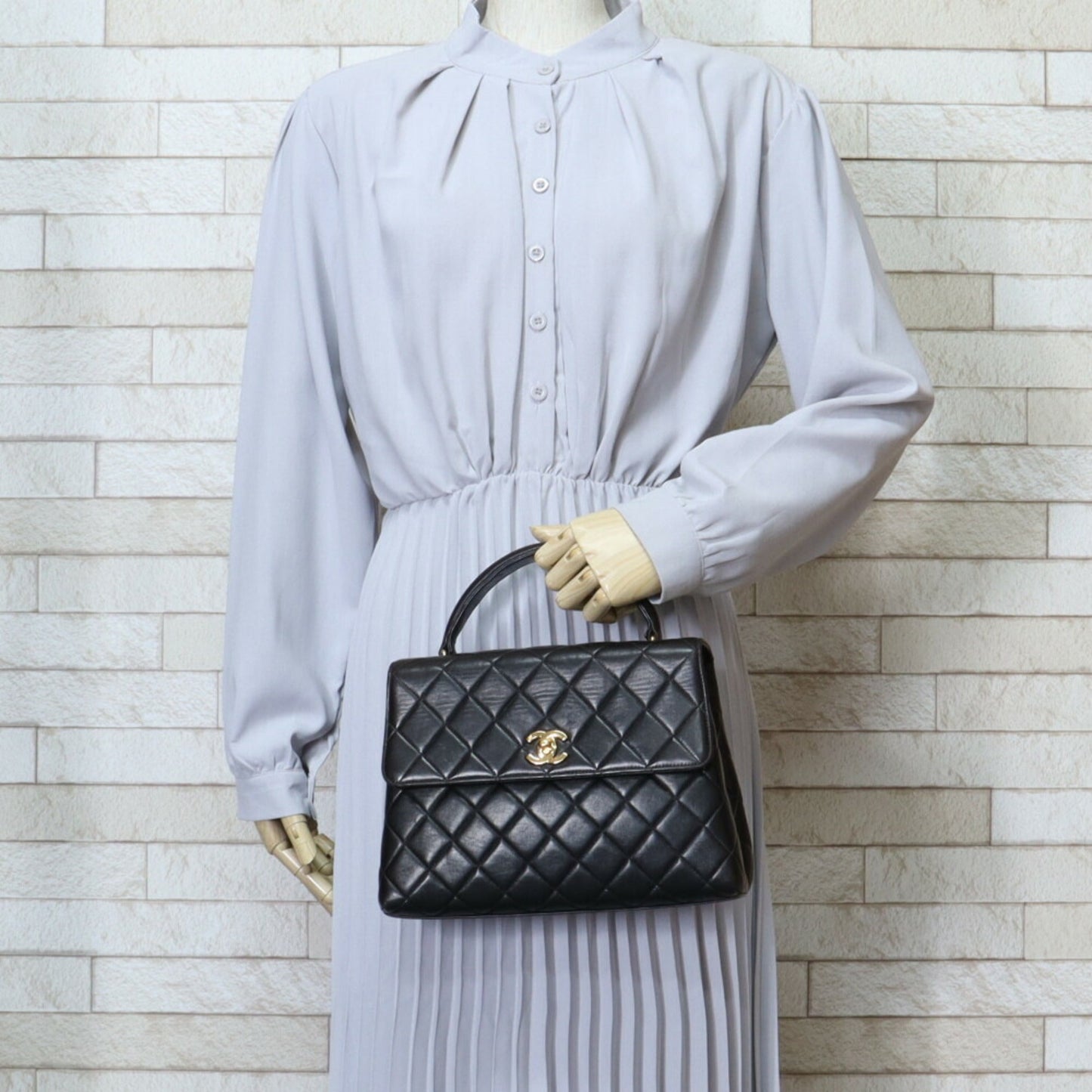 Chanel Black Leather Handbag ()