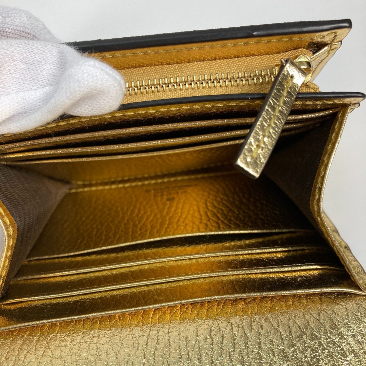 Gucci Gold Leather Wallet (Bi-Fold) ()