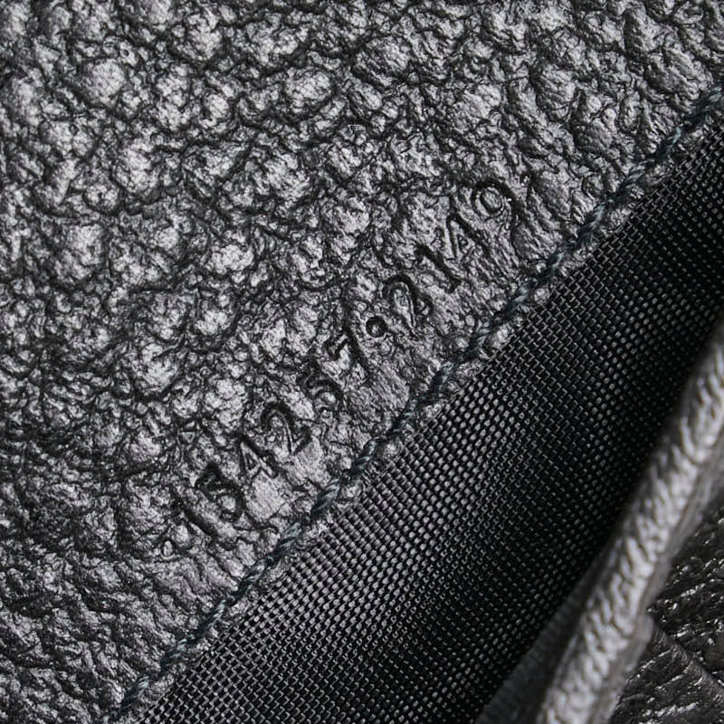 Gucci Black Leather Long Wallet (Bi-Fold) ()