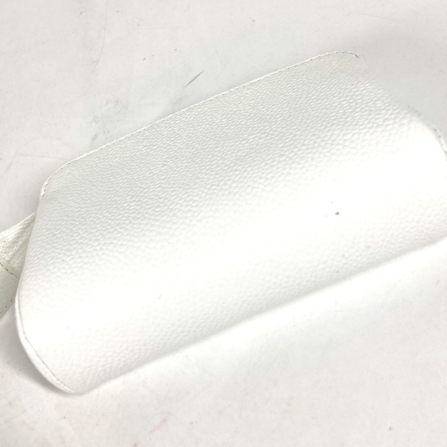 Chanel White Leather Pouch ()