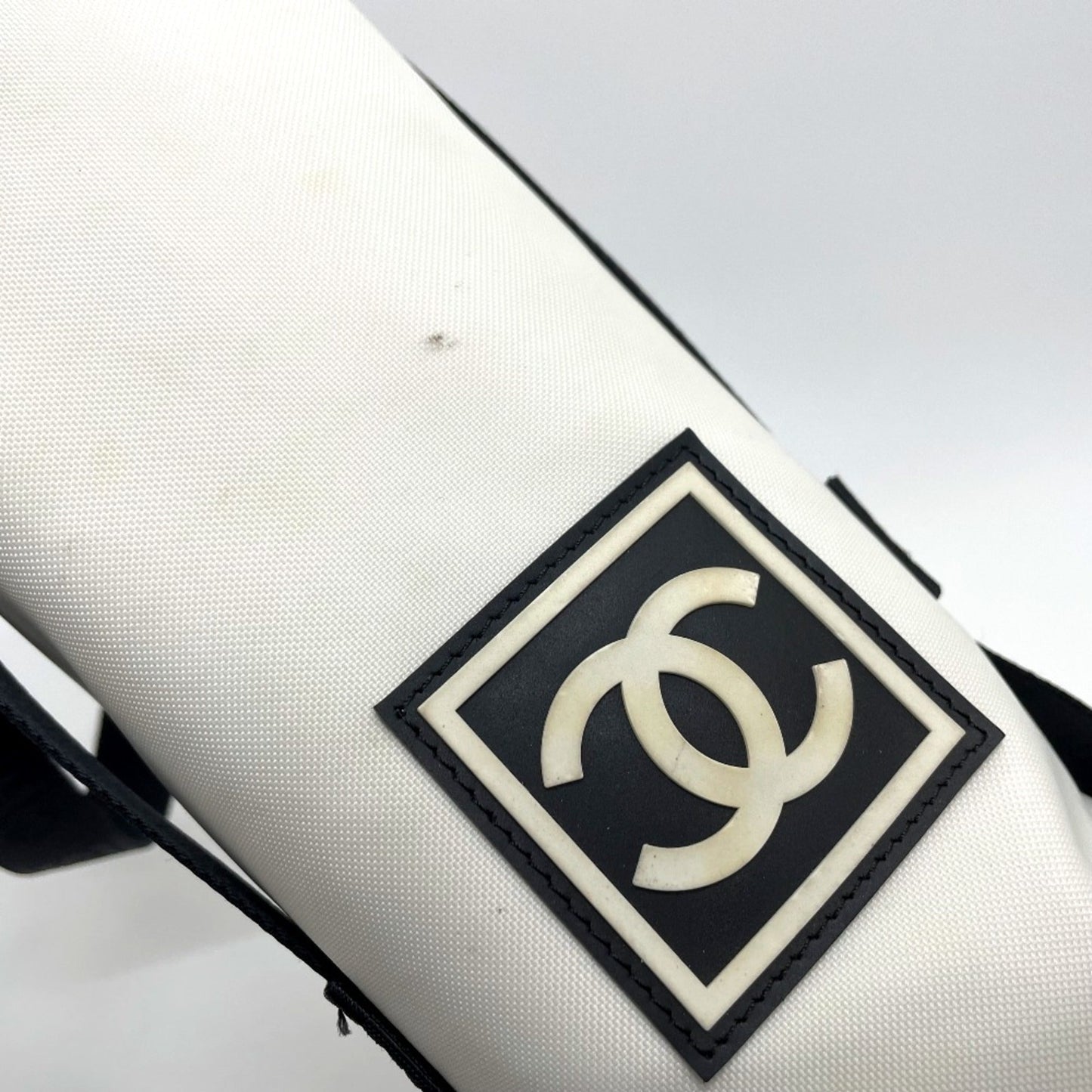 Chanel White Cloth Shoulder Bag ()