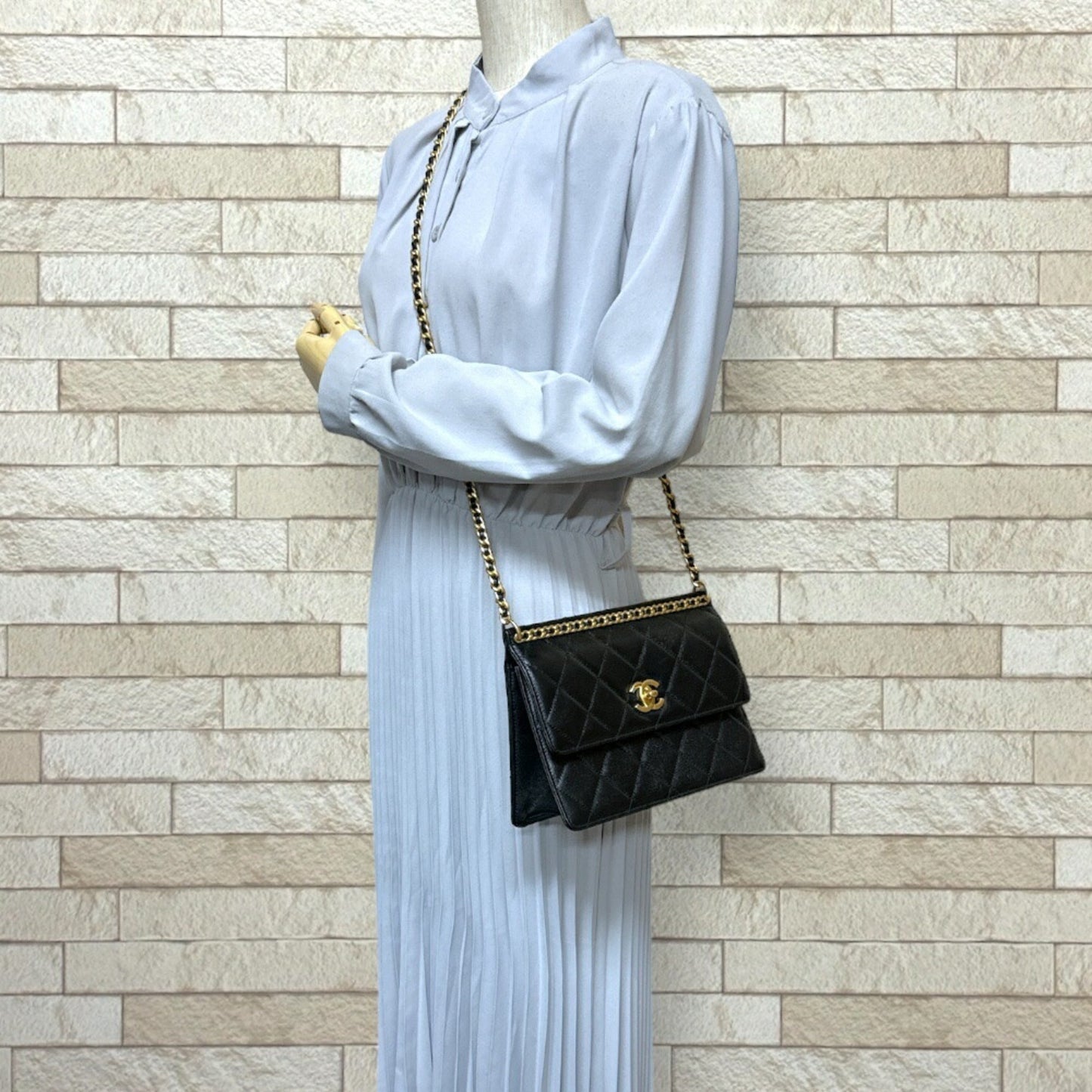 Chanel Black Caviar Leather Shoulder Bag ()