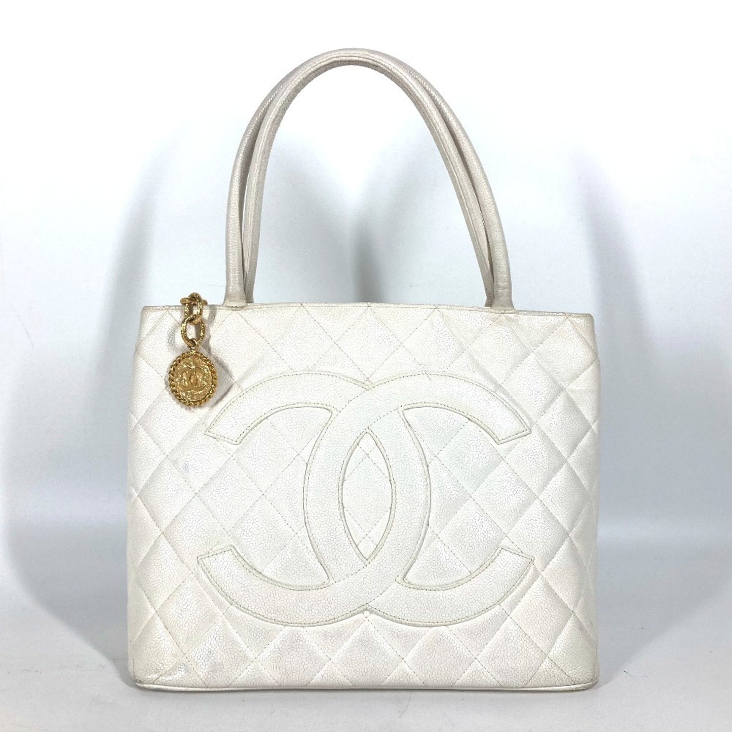 Chanel White Caviar Leather Shoulder Bag Tote Bag ()