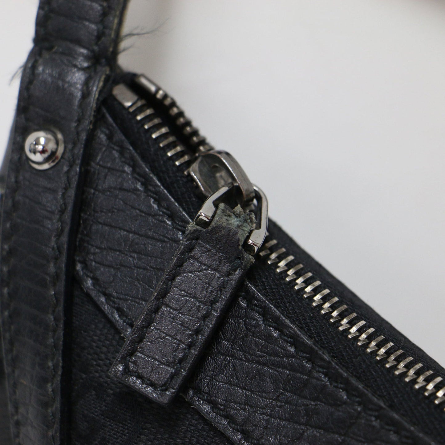 Gucci Black Canvas Leather Handbag Shoulder Bag ()