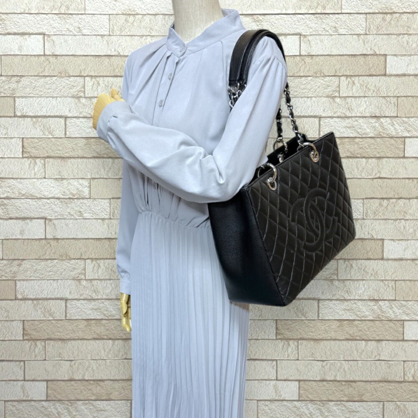 Chanel Black Caviar Leather Tote Bag ()