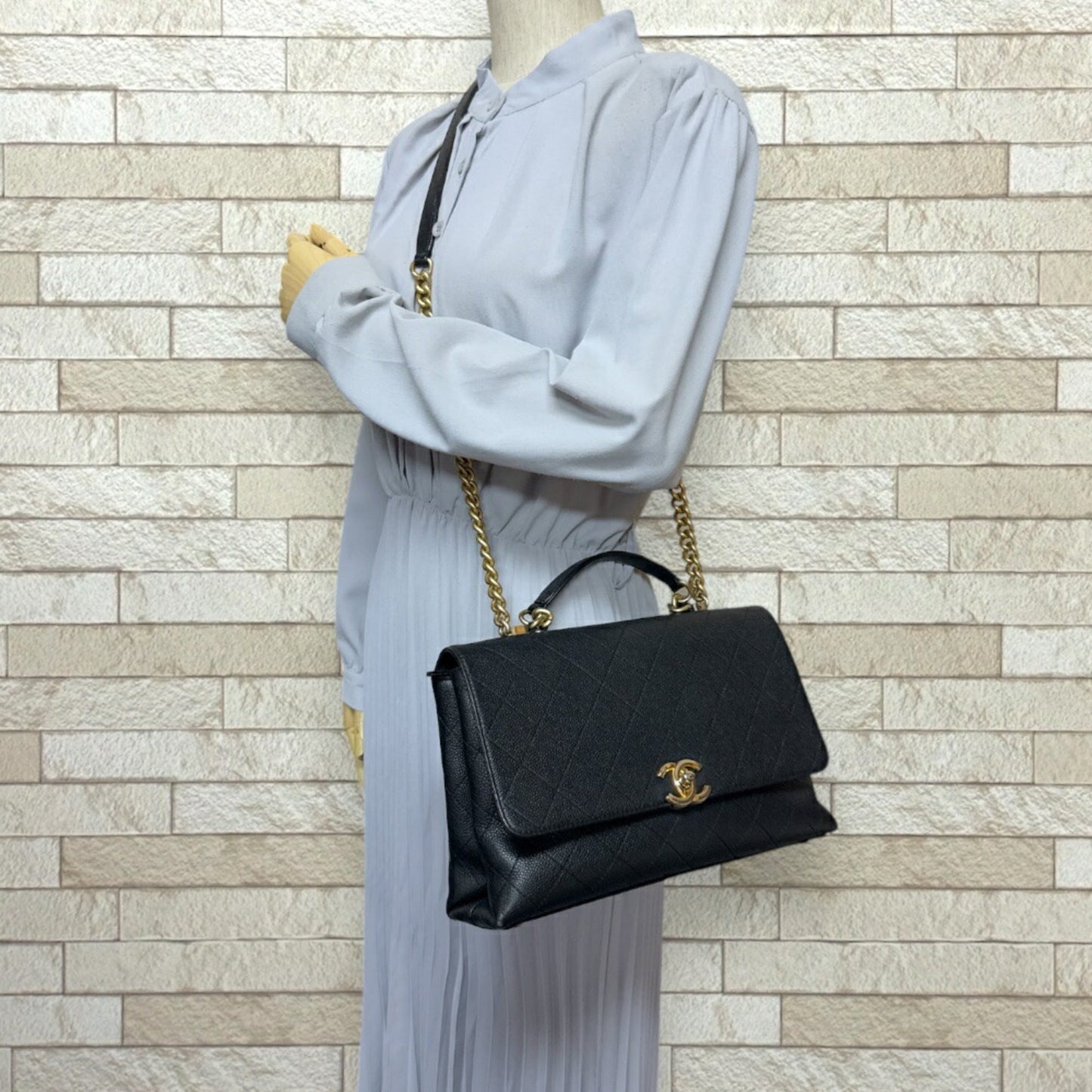 Chanel Black Caviar Leather Shoulder Bag ()