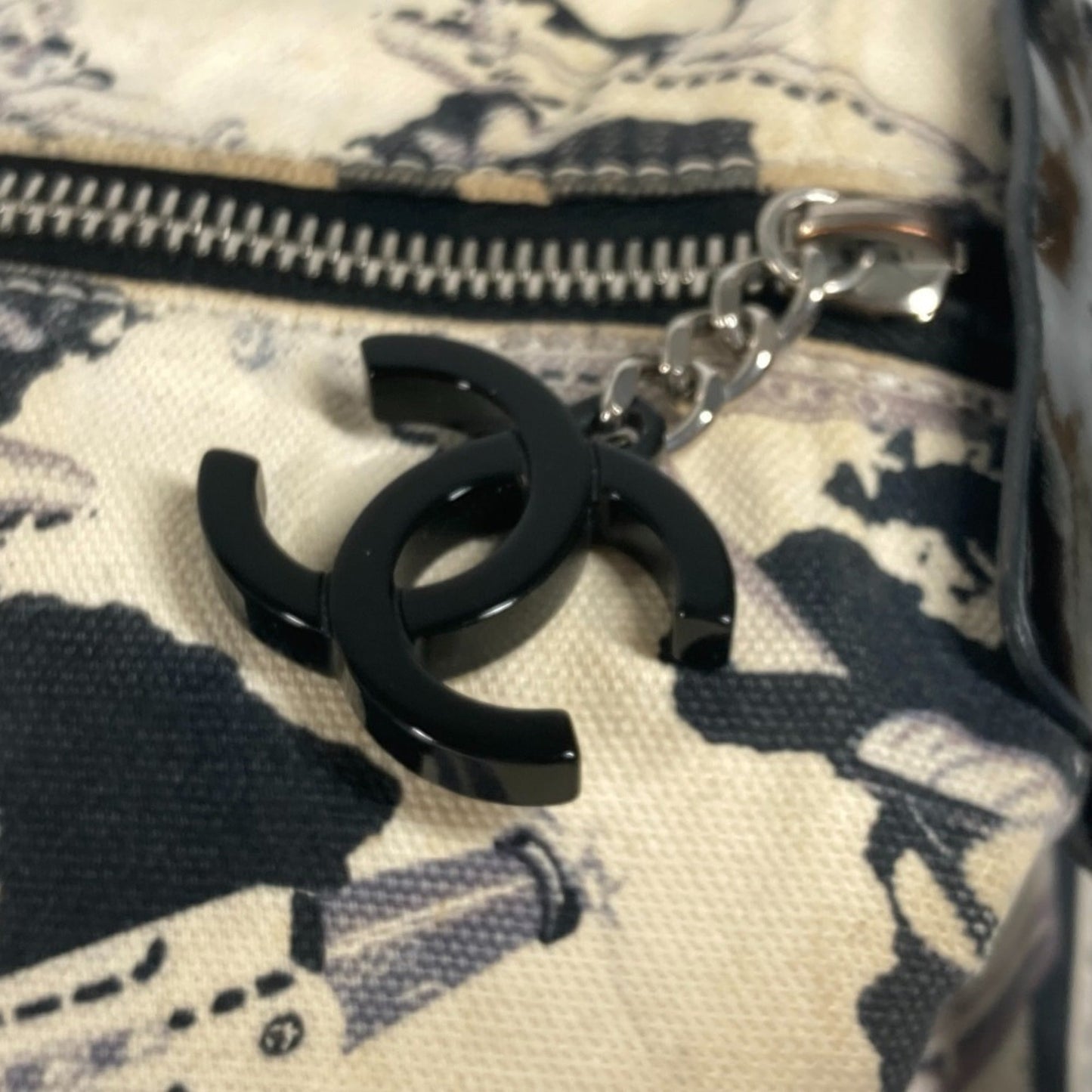 Chanel Black White Canvas Handbag ()
