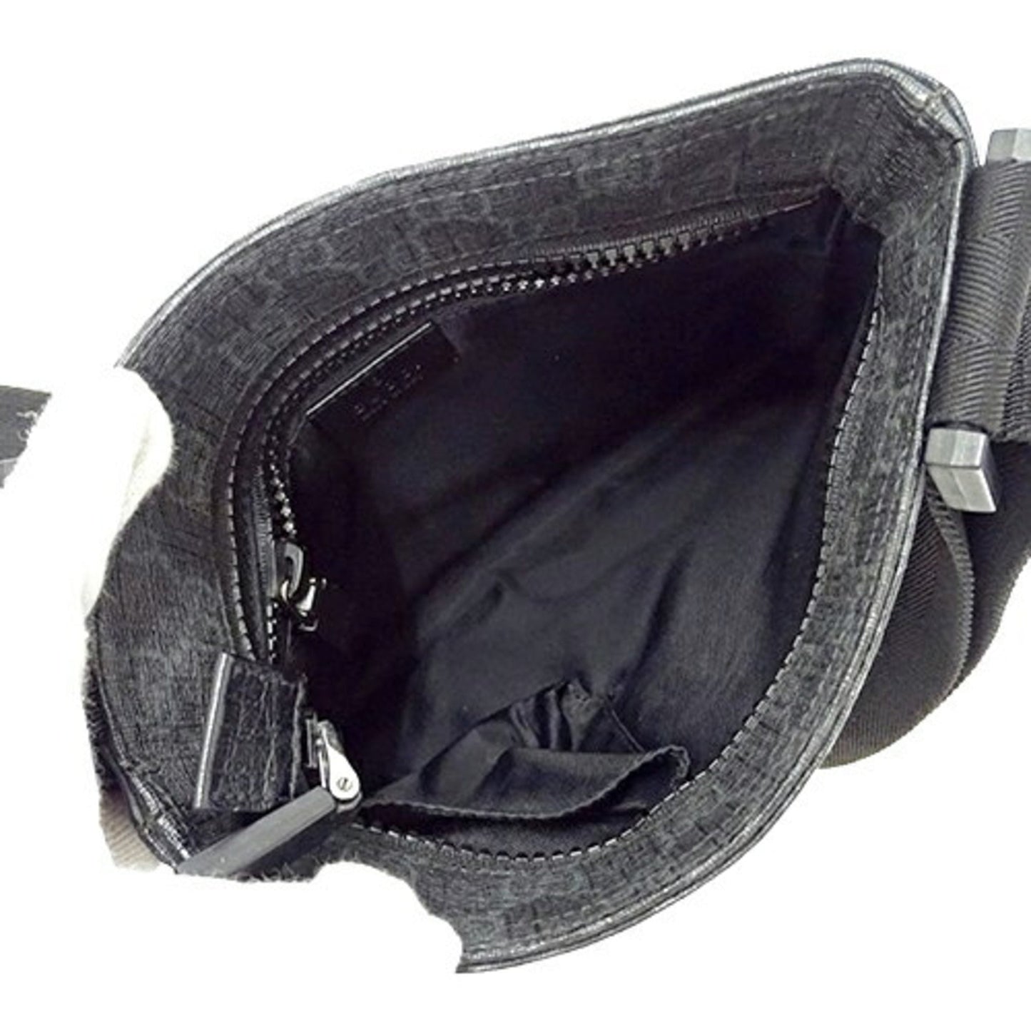 Gucci Black Gg Supreme Canvas Shoulder Bag ()