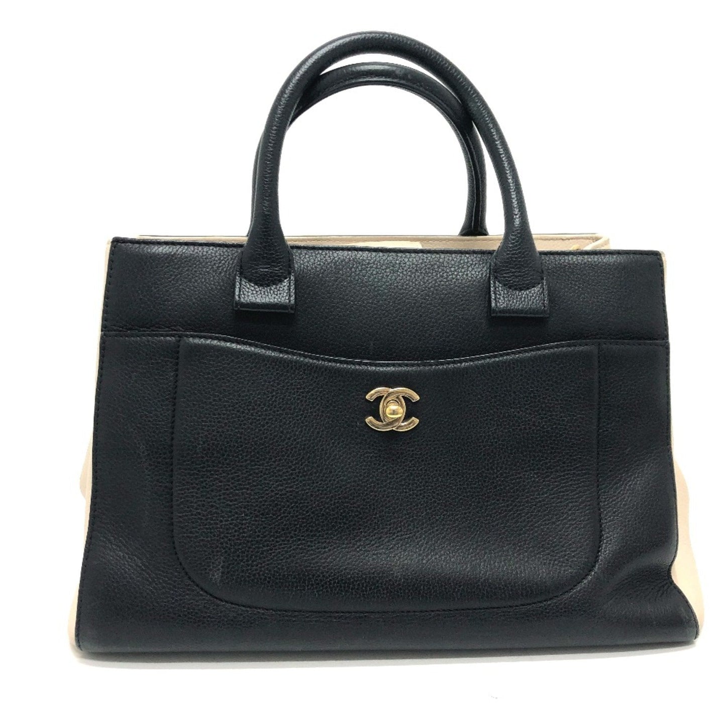 Chanel Black Leather Shoulder Bag ()