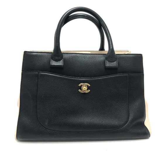 Chanel Black Leather Shoulder Bag ()