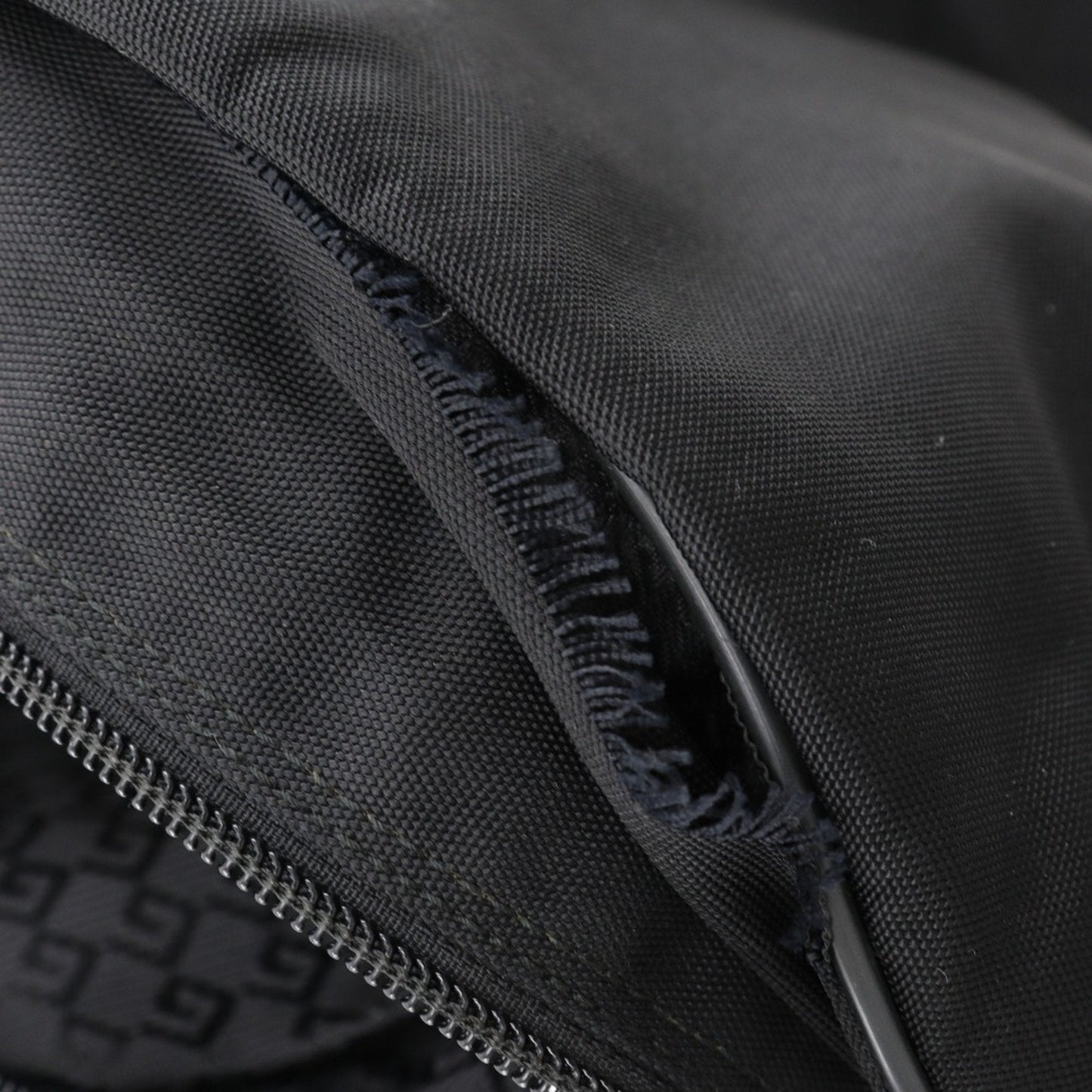 Gucci Black Nylon Canvas Shoulder Bag Sling Bag ()