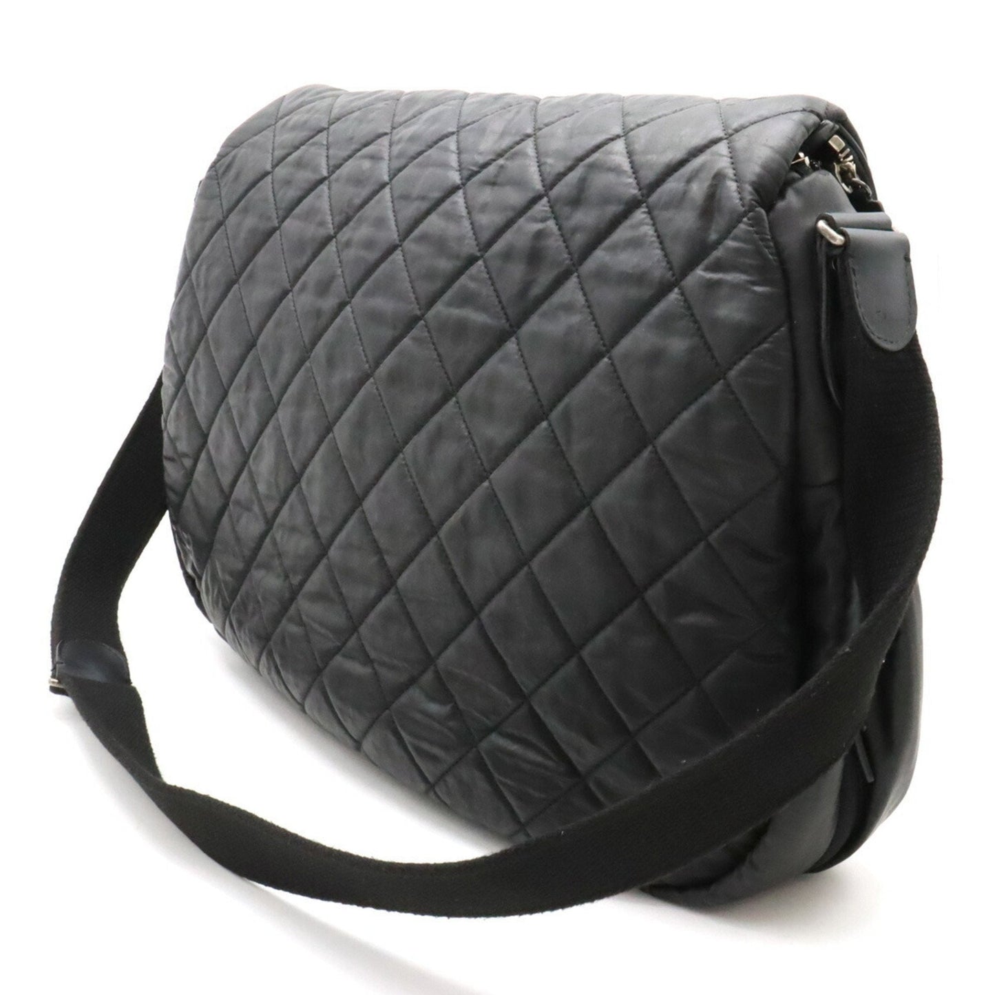Chanel Black Leather Nylon Shoulder Bag ()