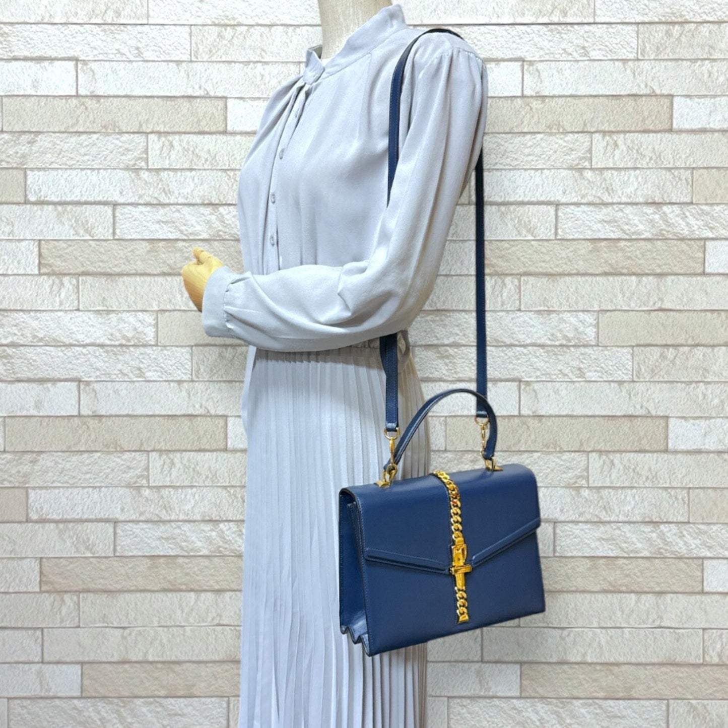 Gucci Navy Leather Shoulder Bag ()