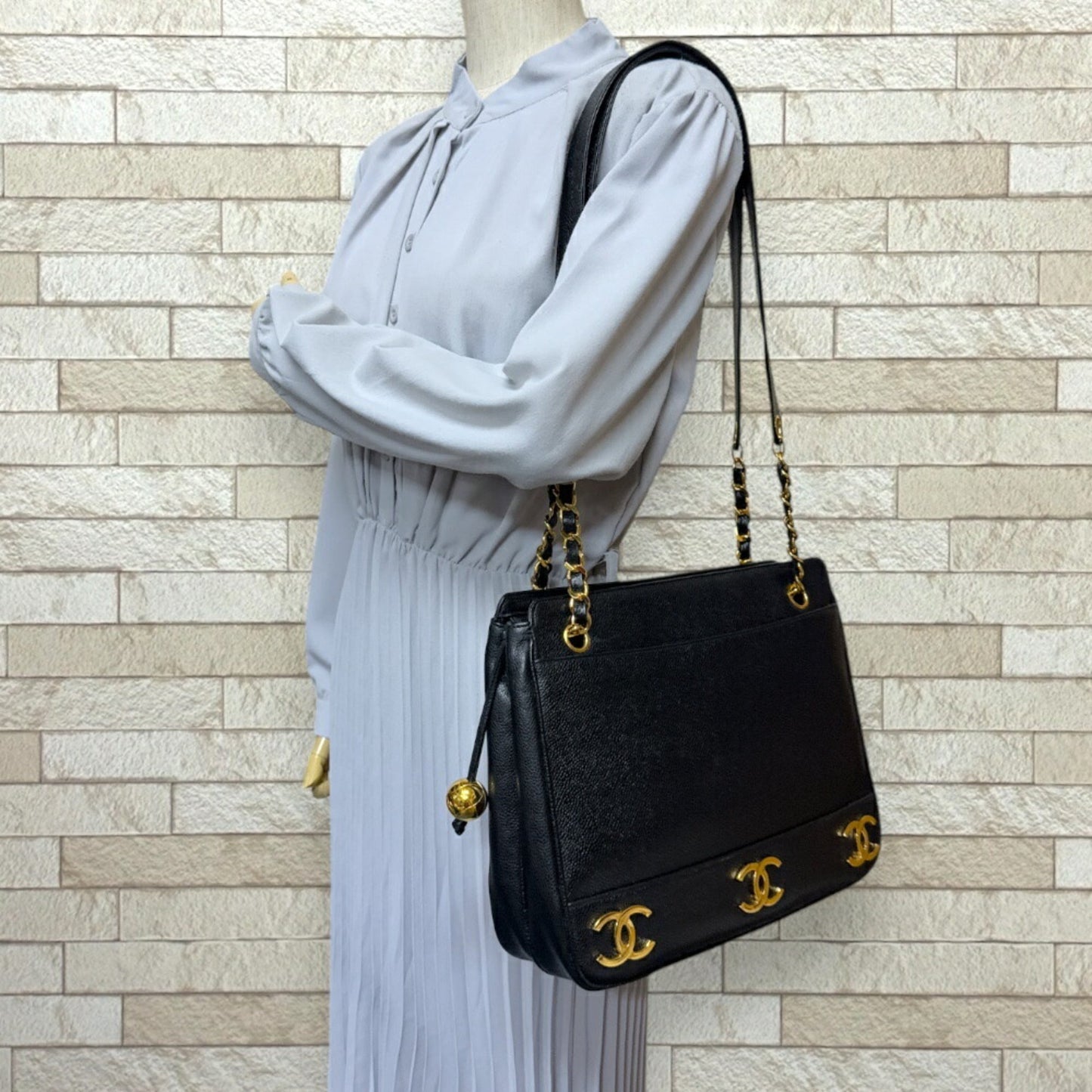 Chanel Black Leather Tote Bag ()