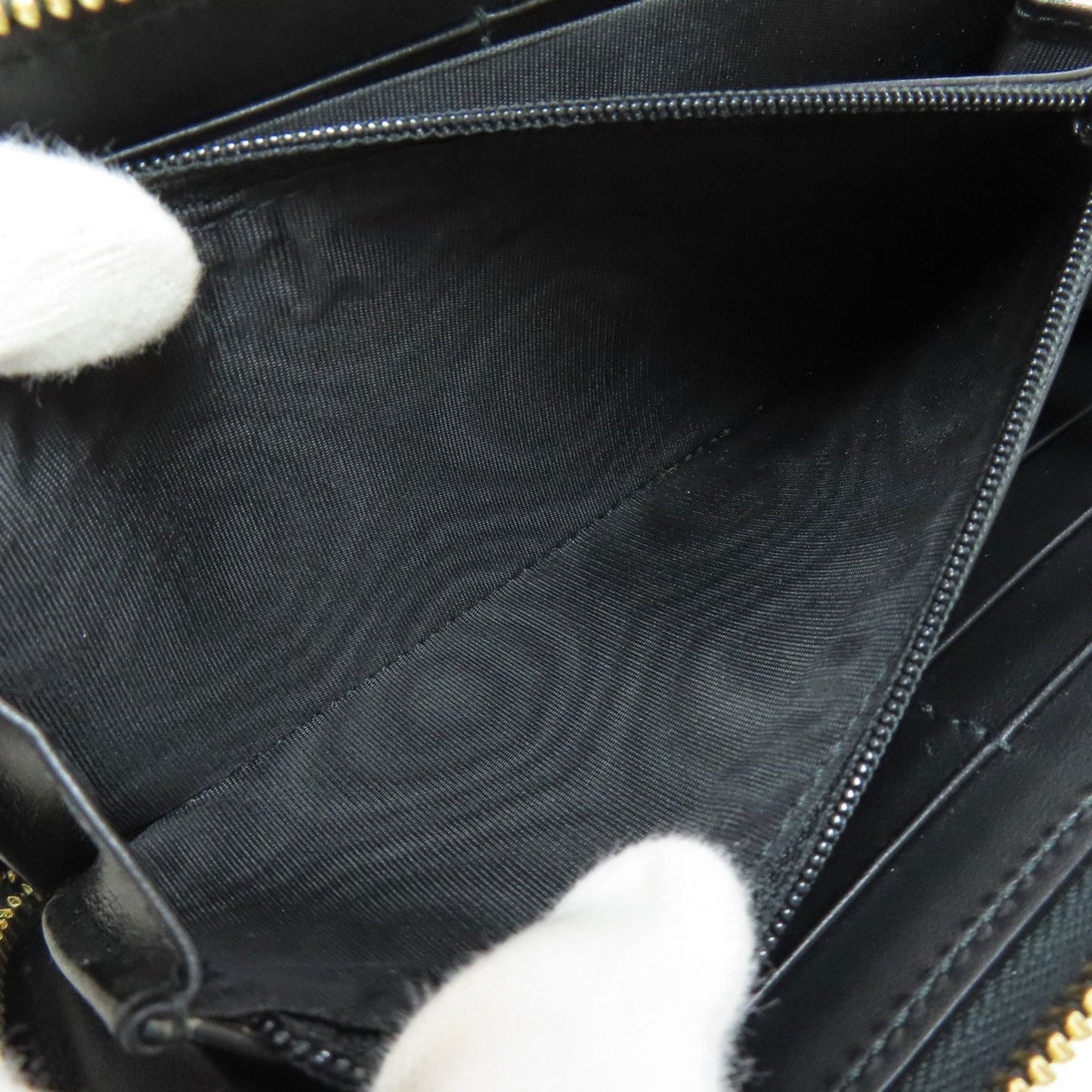 Gucci Black Leather Long Wallet (Bi-Fold) ()