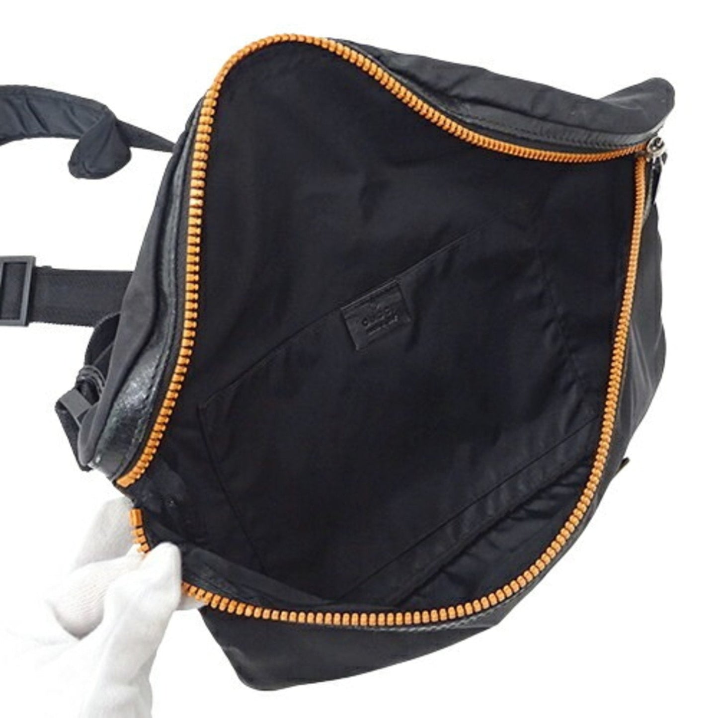 Gucci Black Nylon Sling Bag ()