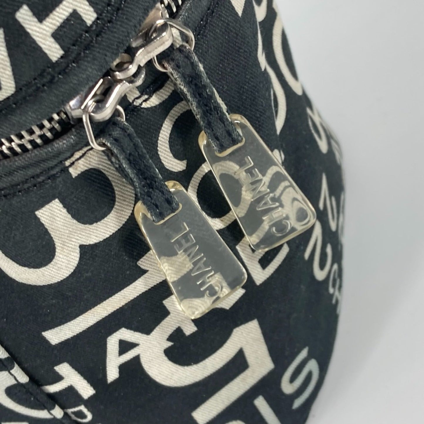 Chanel Black Cloth Handbag ()