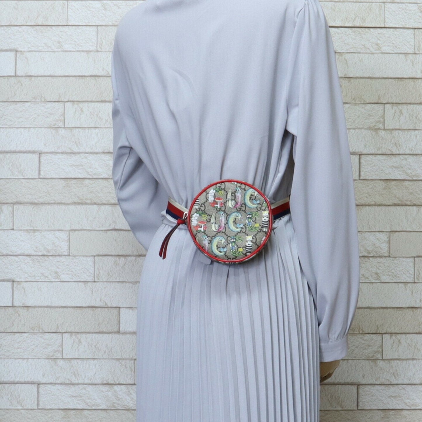 Gucci Multi-Color Gg Supreme Sling Bag ()