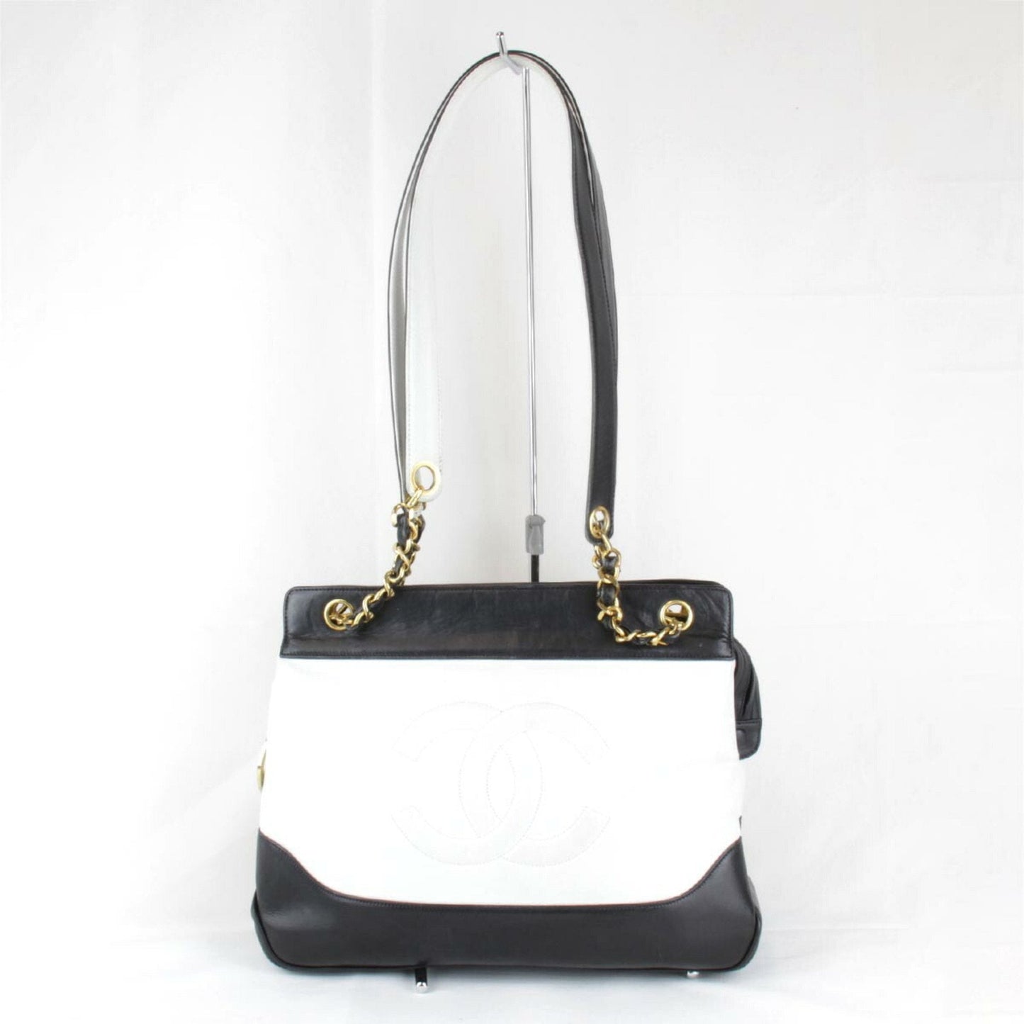 Chanel White Leather Shoulder Bag ()