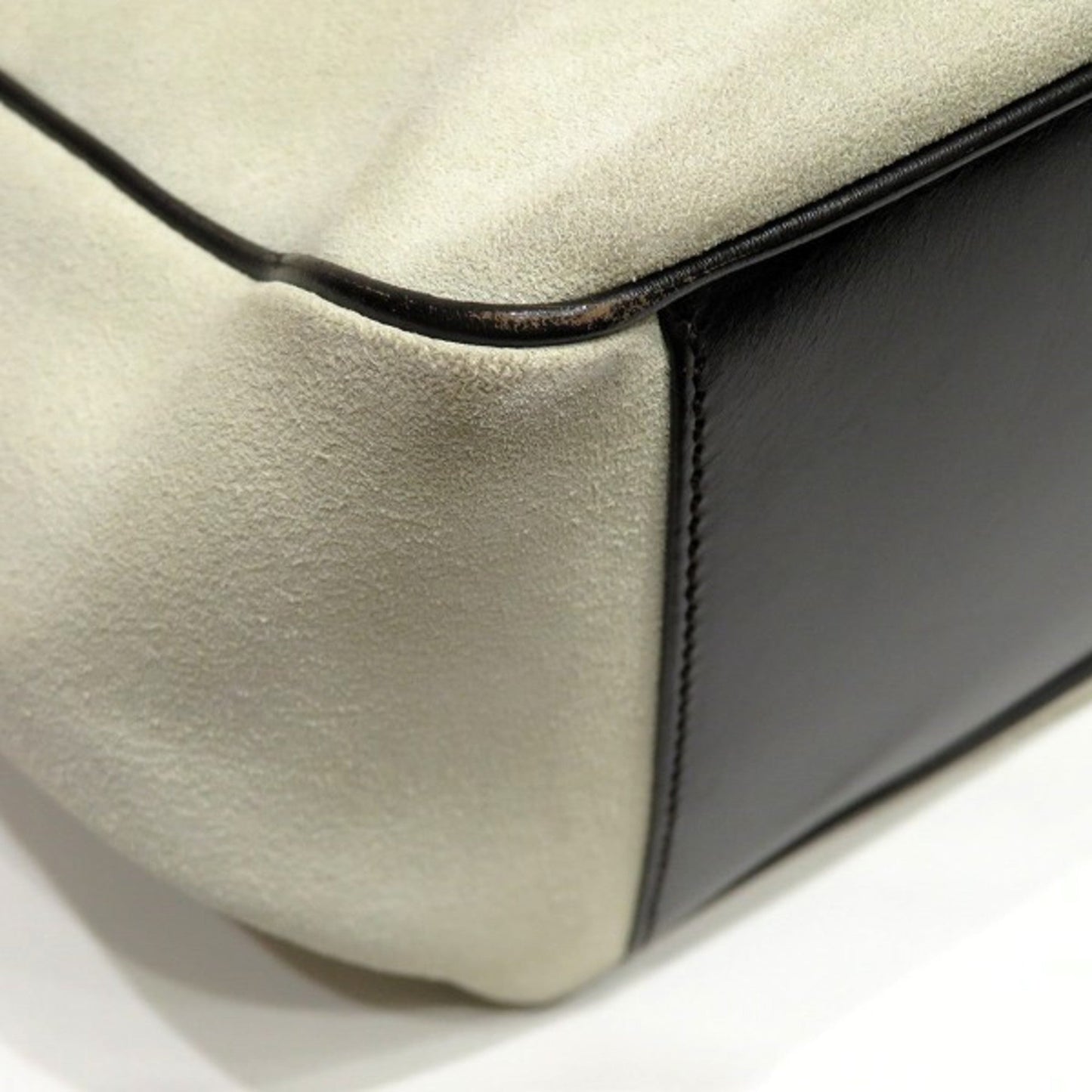 Gucci Ivory Suede Handbag ()