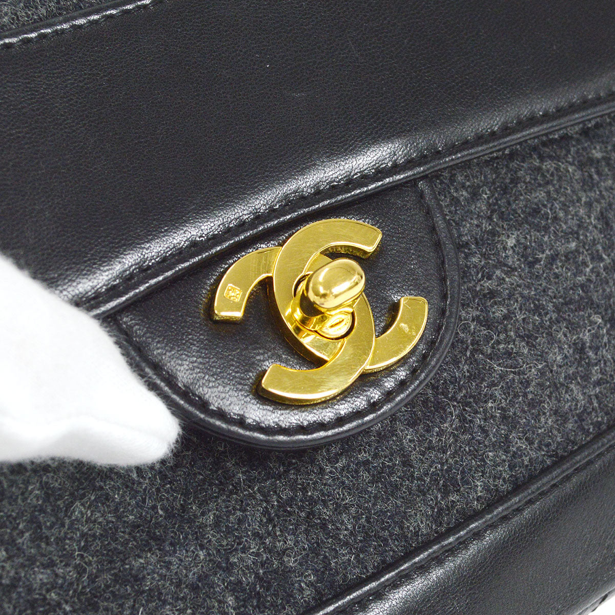 CHANEL 1986-1988 Border Flap Medium Gray Wool