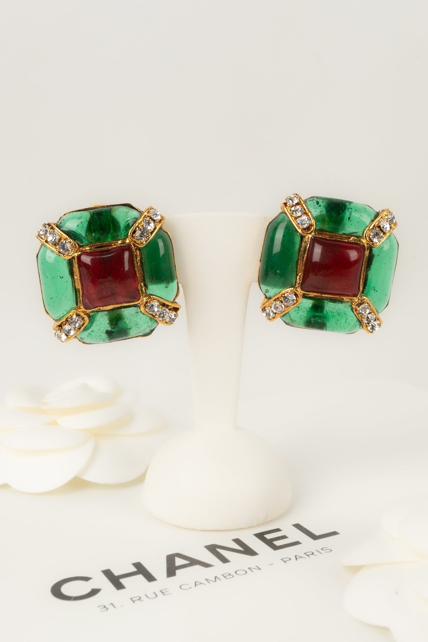 Boucles d'oreilles en pâte de verre Chanel