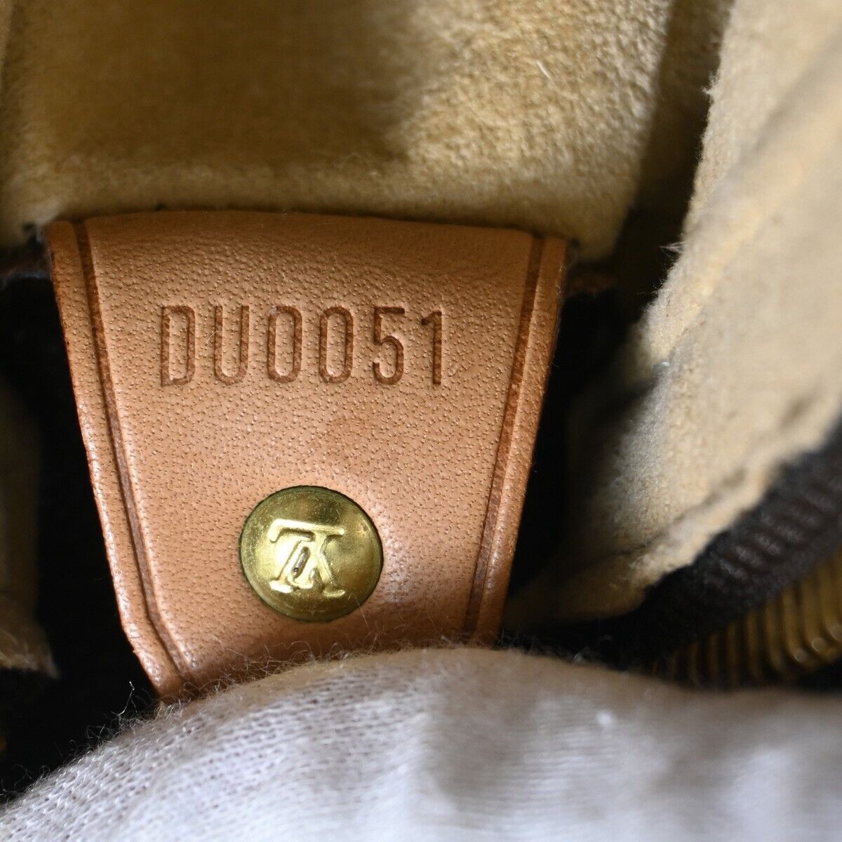 Louis Vuitton Looping Gm  Canvas Shoulder Bag ()