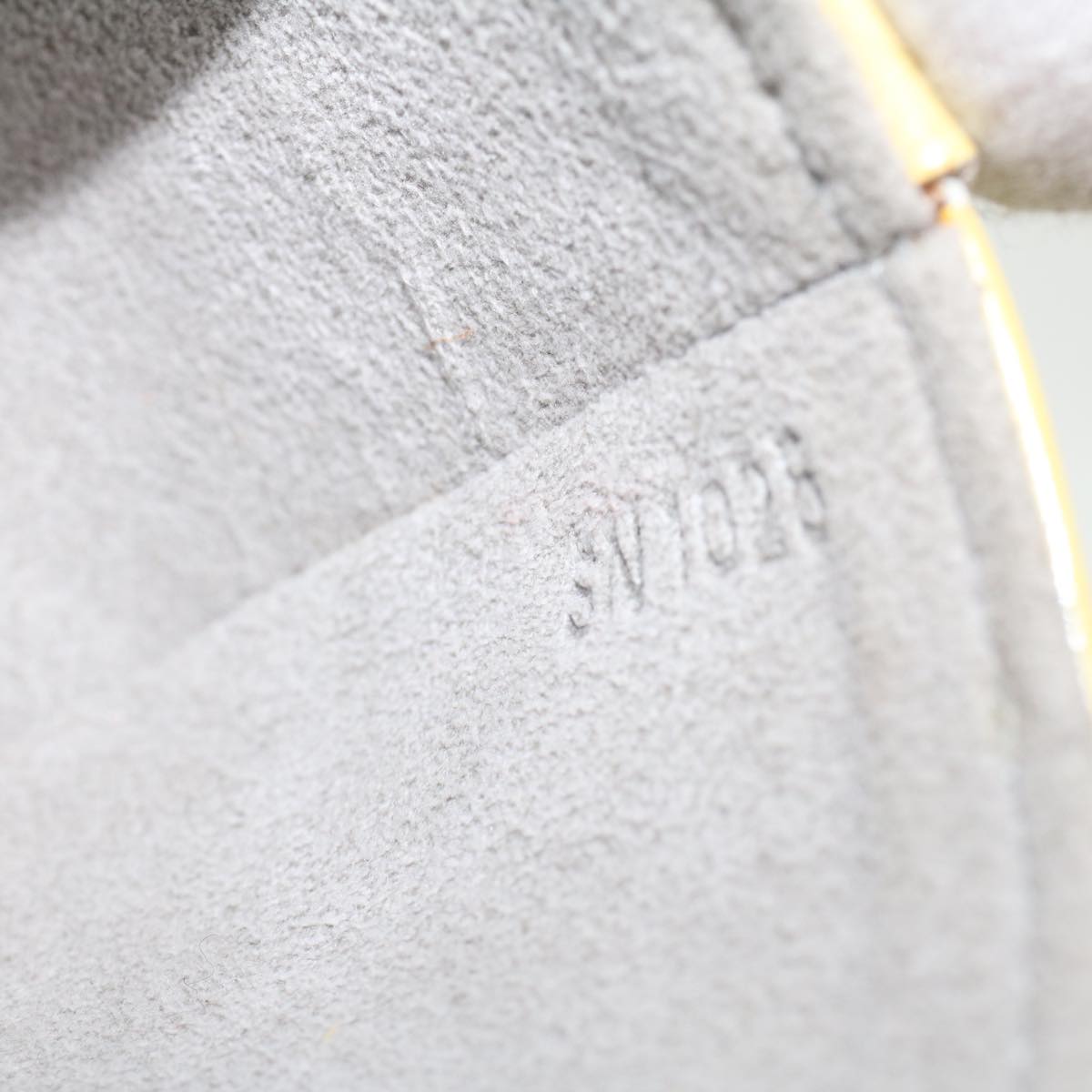 Louis Vuitton Etui À Lunettes  Patent Leather Wallet  ()