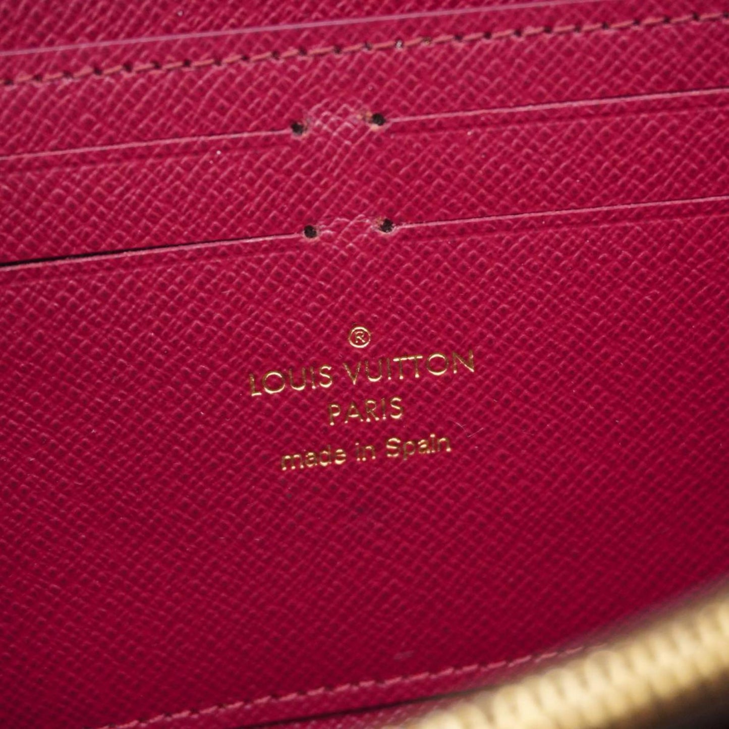 Louis Vuitton  Leather Wallet  ()