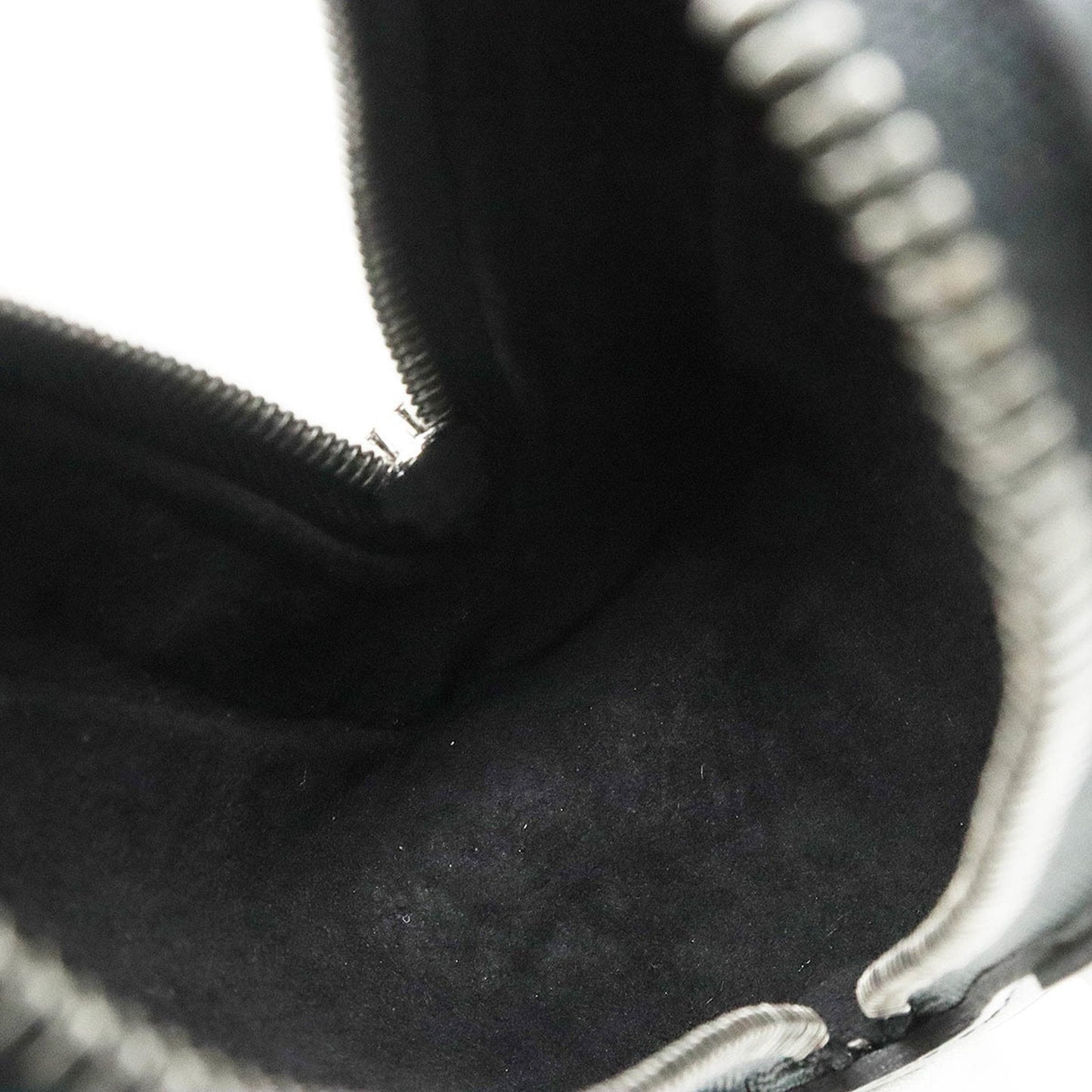 Louis Vuitton Etui À Balles De Golf  Canvas Clutch Bag ()