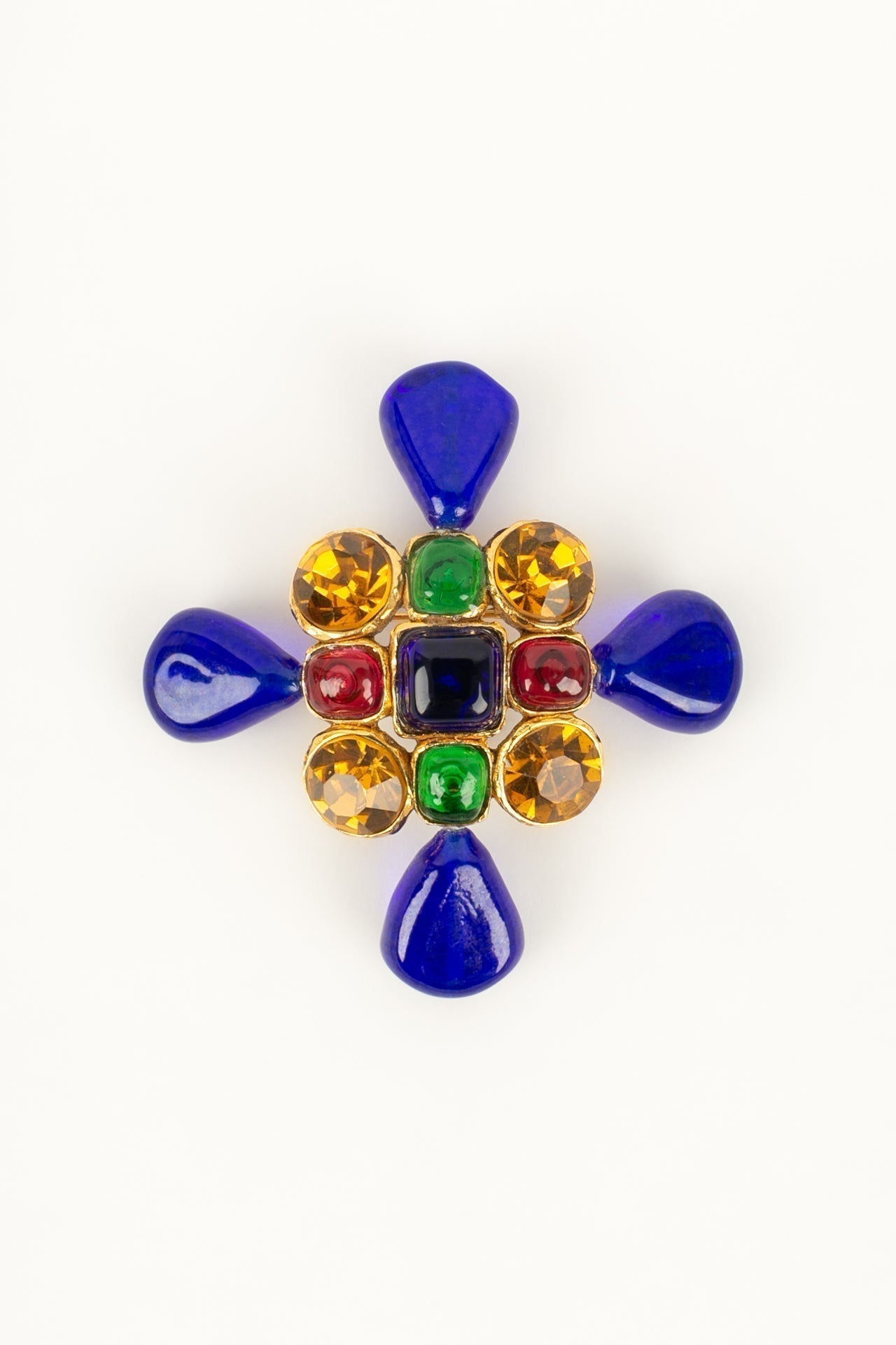 Broche en pâte de verre Chanel