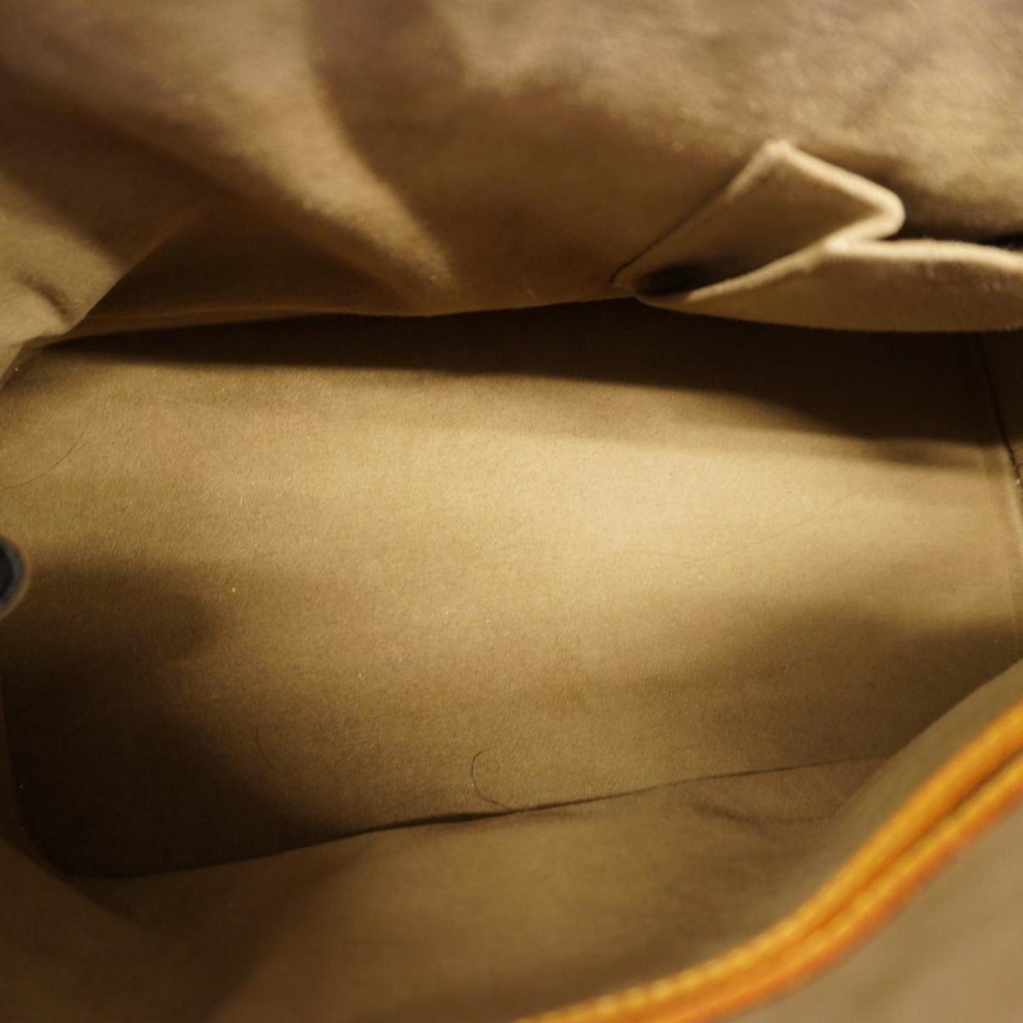 Louis Vuitton Alma  Canvas Handbag ()