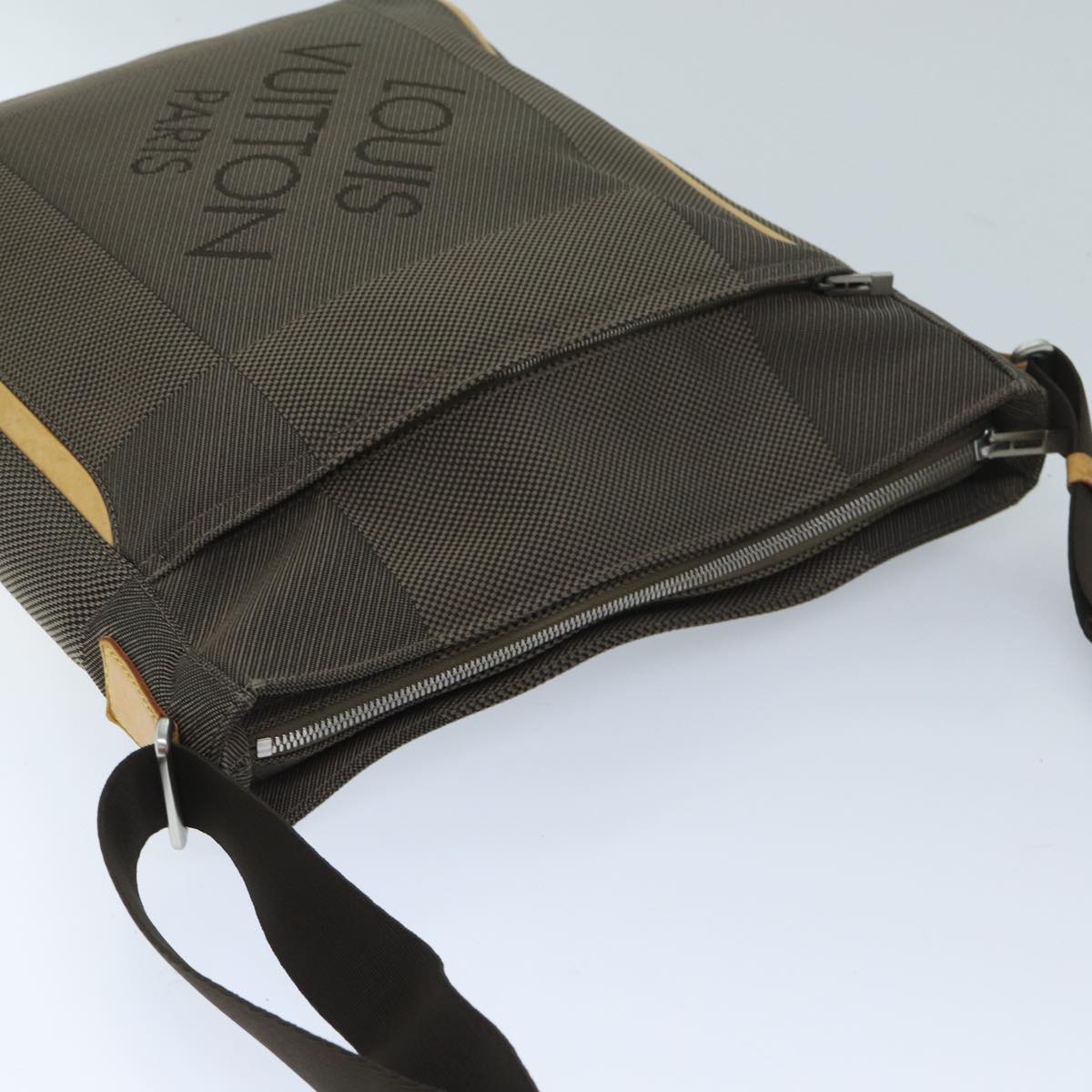 Louis Vuitton Geant  Canvas Shoulder Bag ()