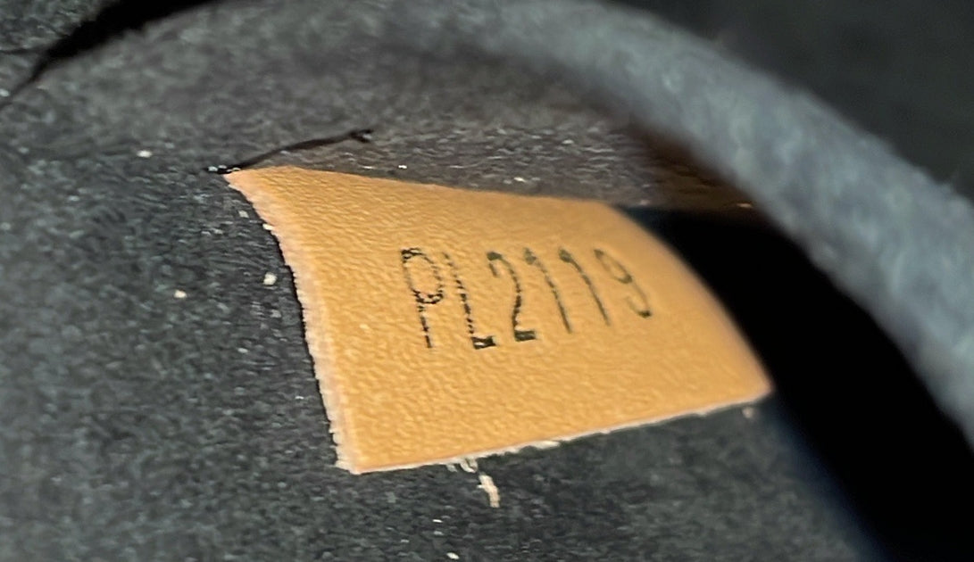 Boite Chapeau Souple Bag Reverse Monogram Giant