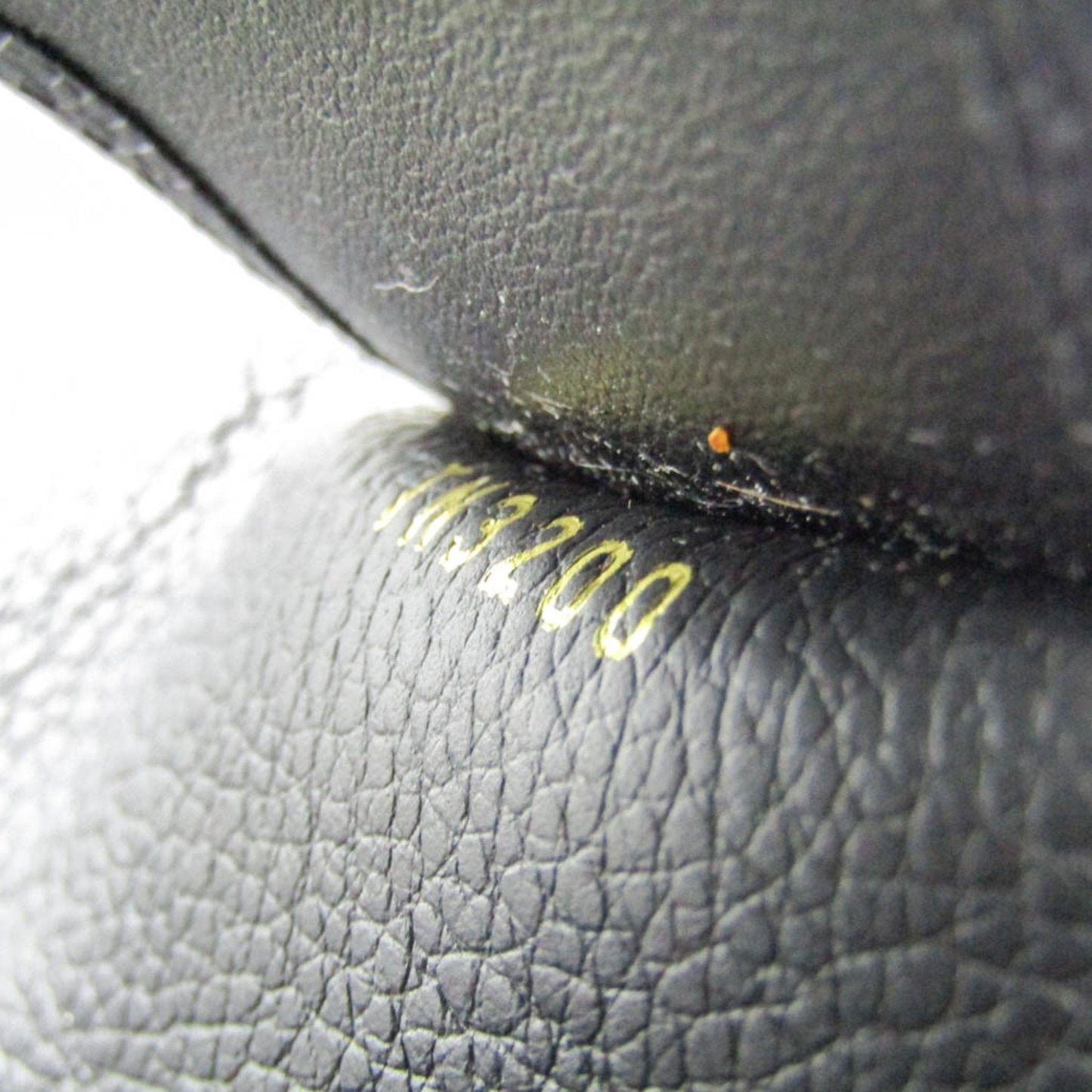 Louis Vuitton 6 Key Holder  Leather Wallet  ()