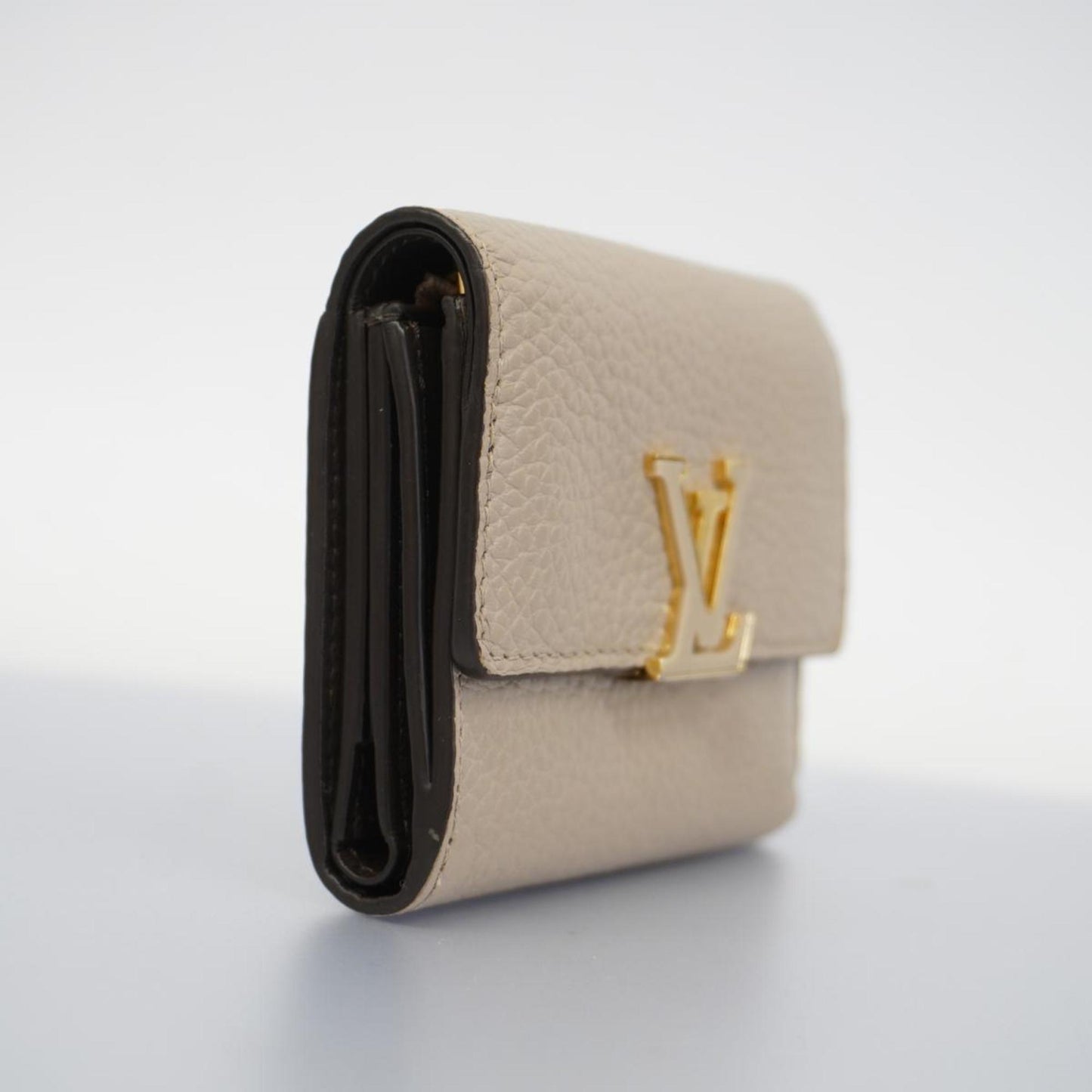 Louis Vuitton Capucines  Leather Wallet  ()
