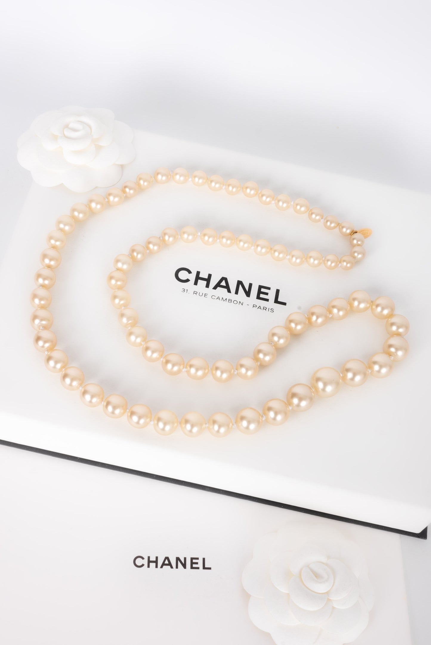 Collier de perles nacrées Chanel