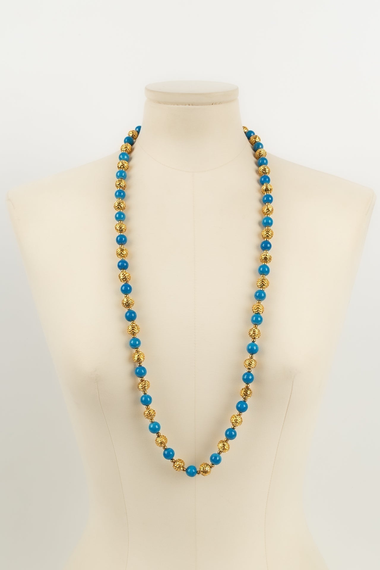 Collier bleu Chanel