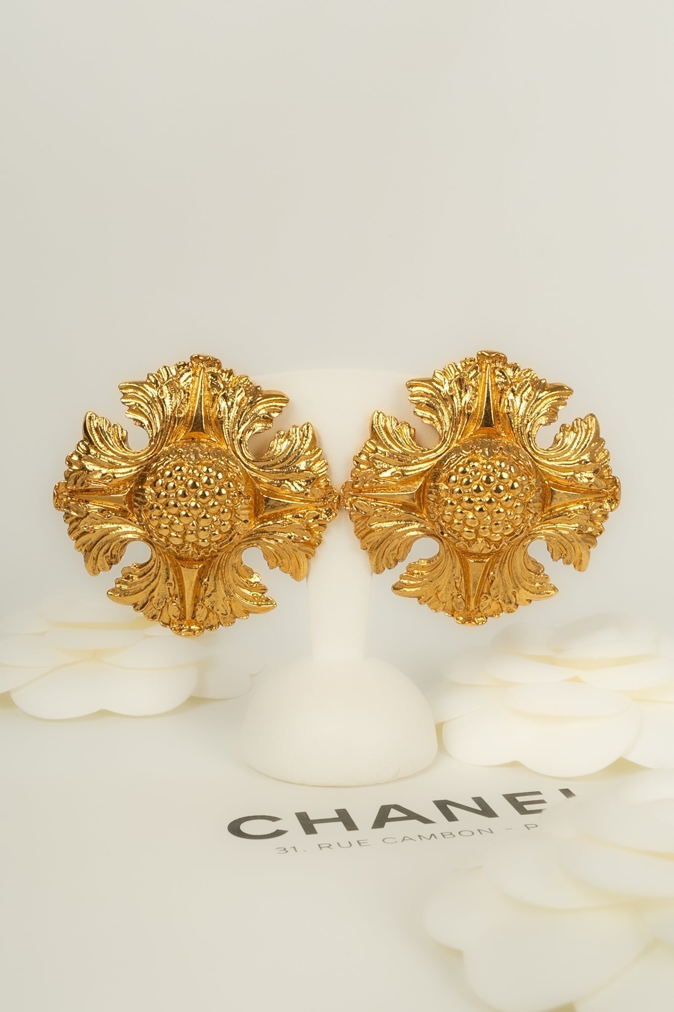 Boucles d'oreilles dorées Chanel
