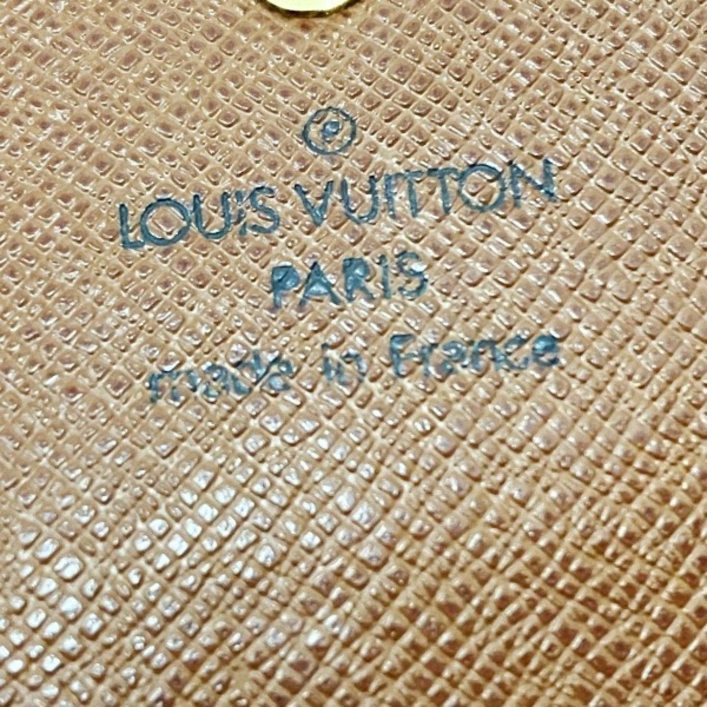 Louis Vuitton International  Canvas Wallet  ()