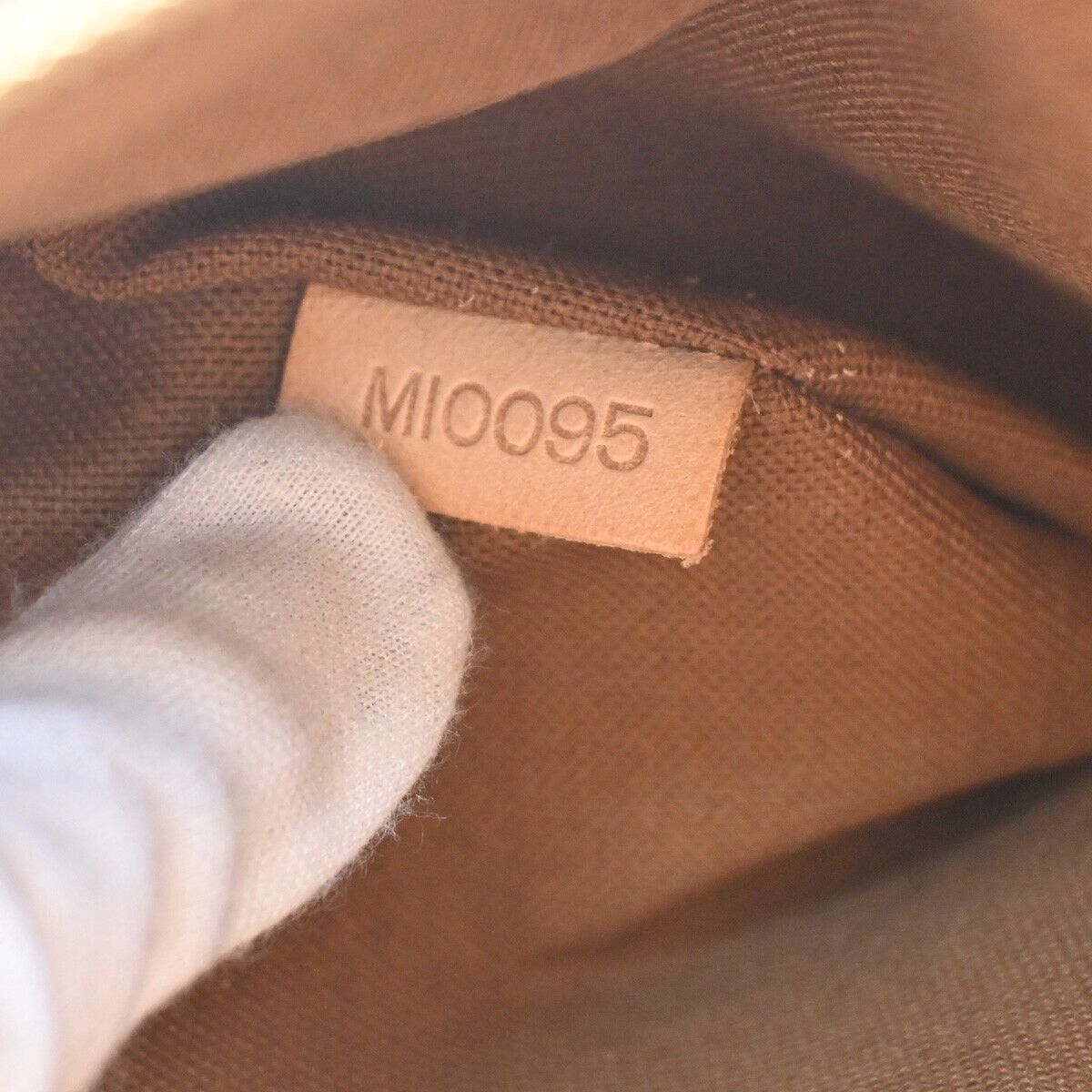 Louis Vuitton Bosphore  Canvas Handbag ()