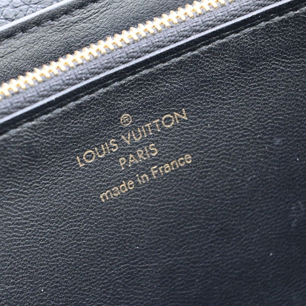 Louis Vuitton Capucines  Canvas Wallet  ()