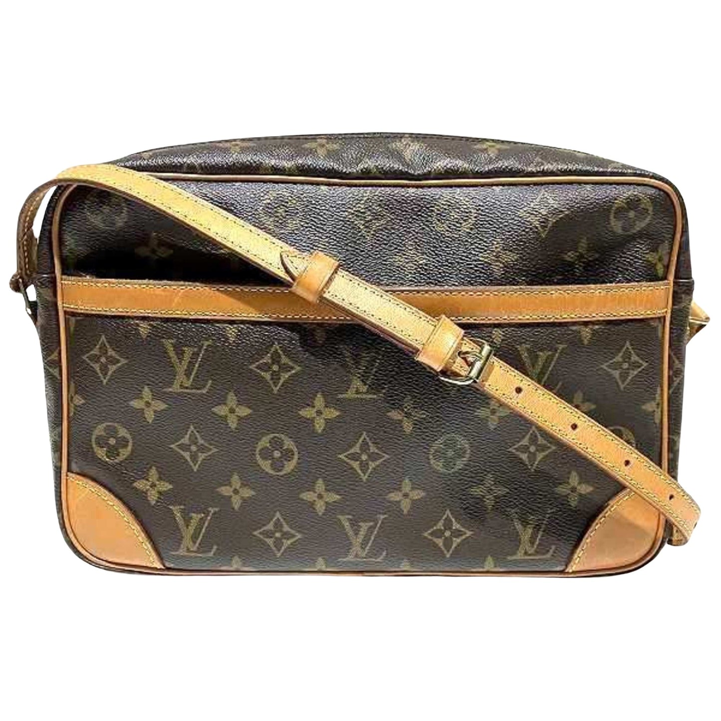 Louis Vuitton Trocadéro  Canvas Shoulder Bag ()