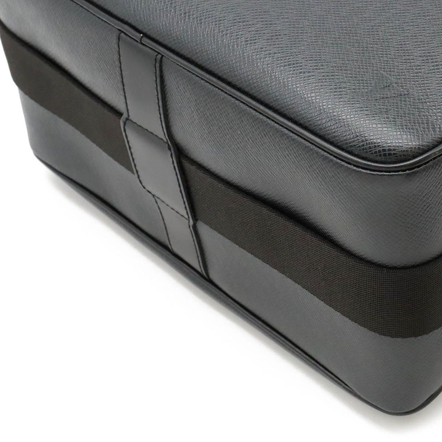 Louis Vuitton Reporter  Leather Shoulder Bag ()