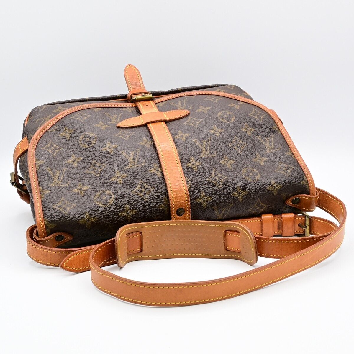 Louis Vuitton Saumur 30  Canvas Shoulder Bag ()